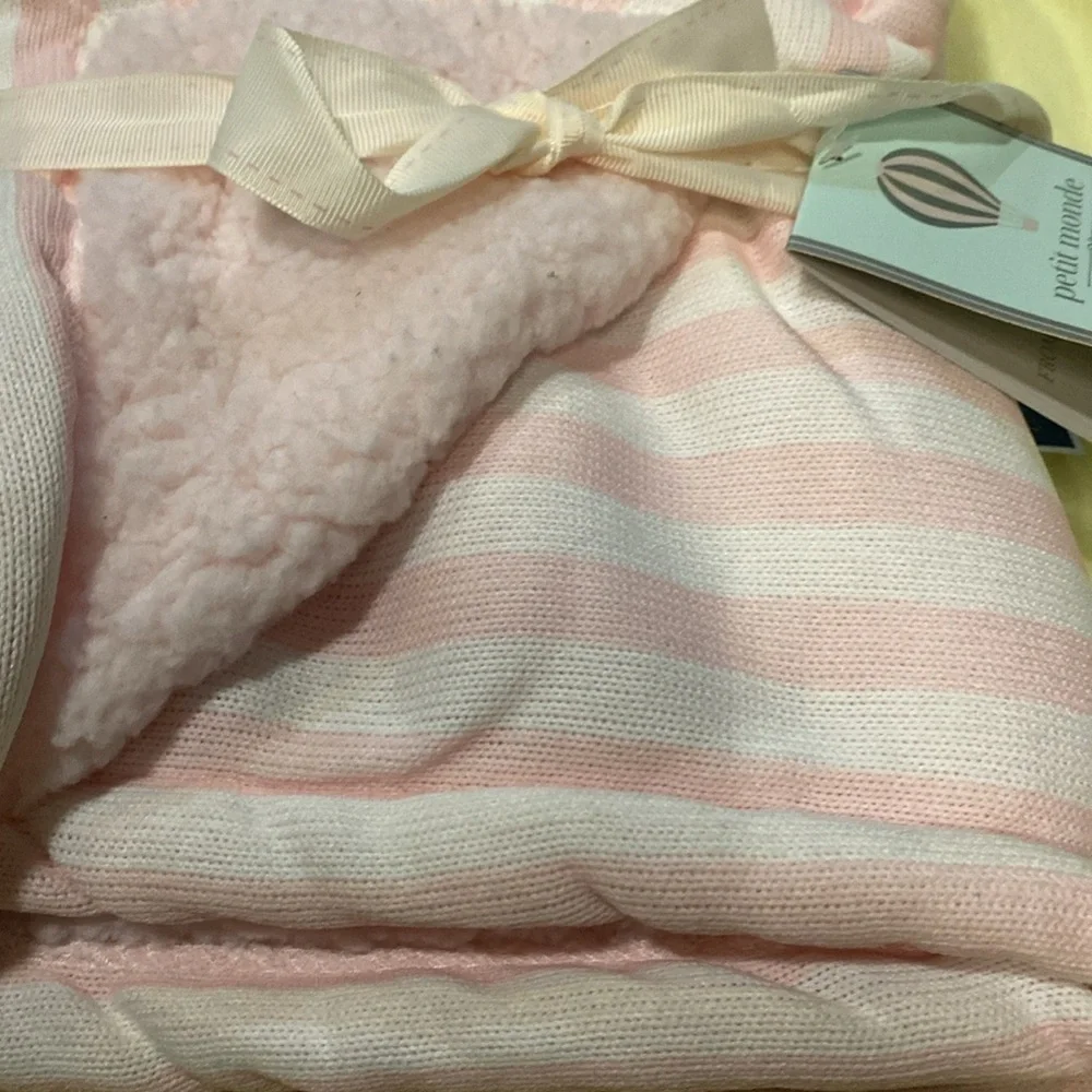 Infant 0-3 month Girl’s Skirtall Outfit & Blanket